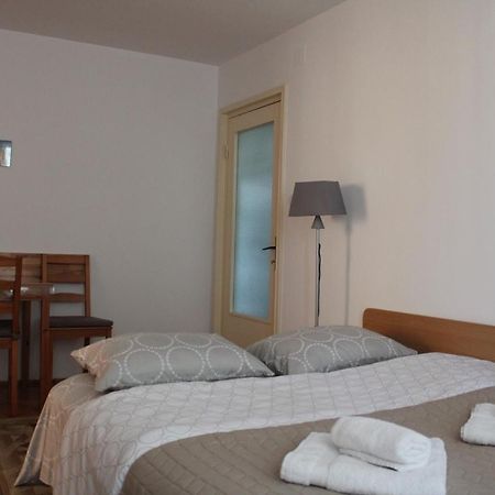 סיגישוארה Apartment Brigitta מראה חיצוני תמונה