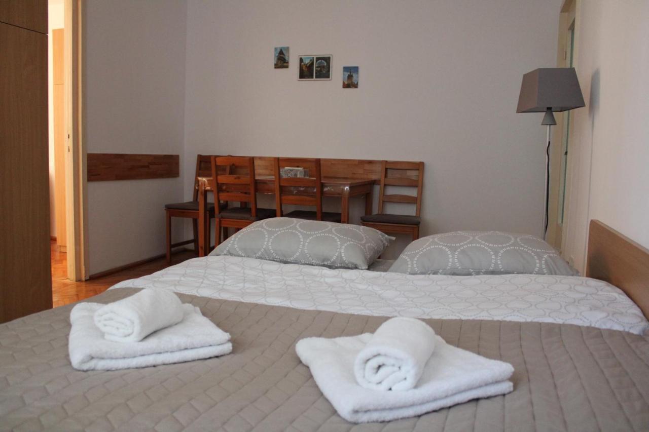 סיגישוארה Apartment Brigitta מראה חיצוני תמונה