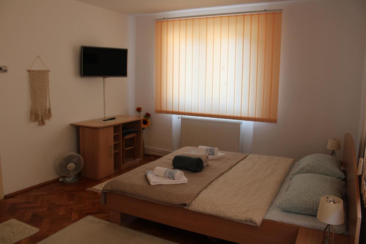 סיגישוארה Apartment Brigitta מראה חיצוני תמונה